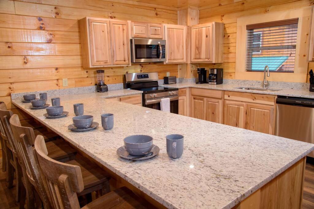 Spacious 2800 Sq Ft-Cozy Wood Cabin-New Build Pigeon Forge Exterior foto