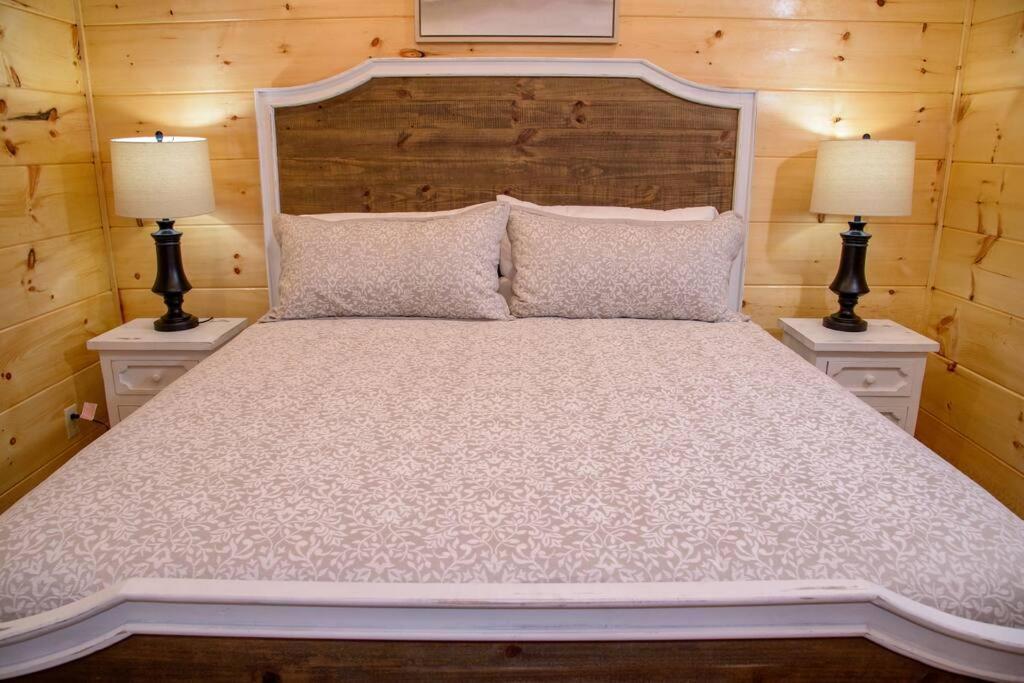 Spacious 2800 Sq Ft-Cozy Wood Cabin-New Build Pigeon Forge Exterior foto