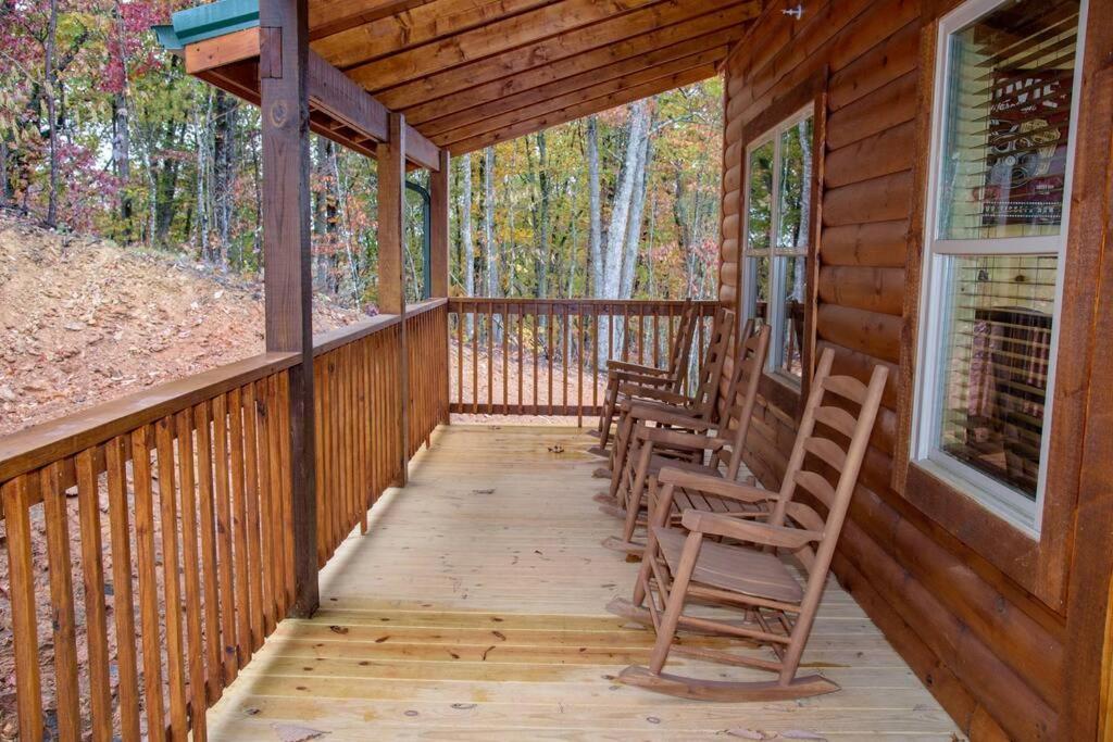 Spacious 2800 Sq Ft-Cozy Wood Cabin-New Build Pigeon Forge Exterior foto