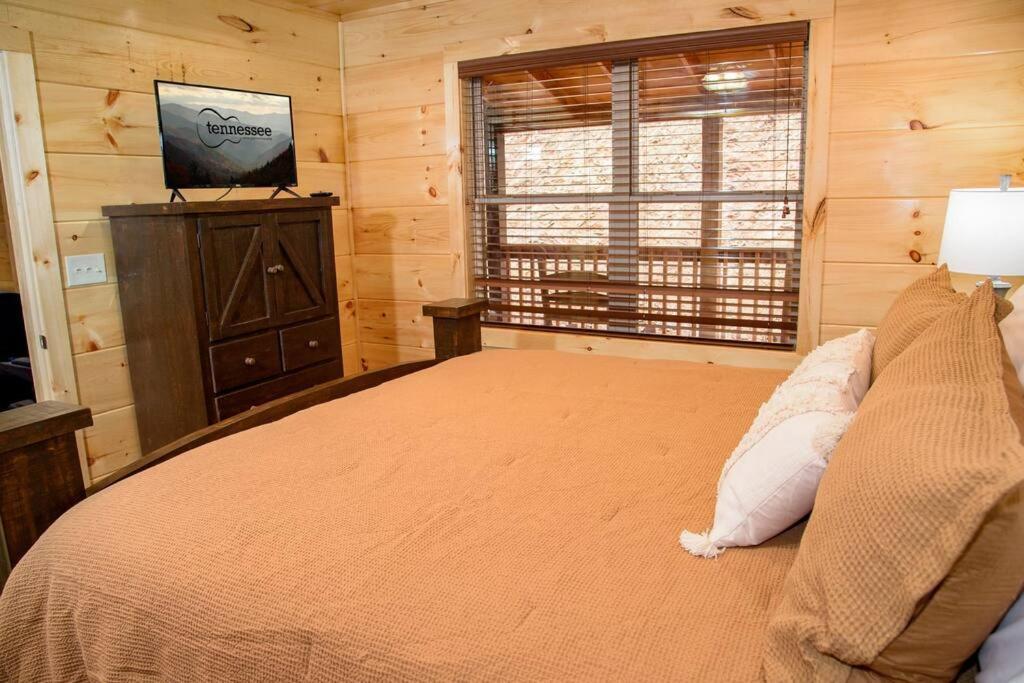 Spacious 2800 Sq Ft-Cozy Wood Cabin-New Build Pigeon Forge Exterior foto