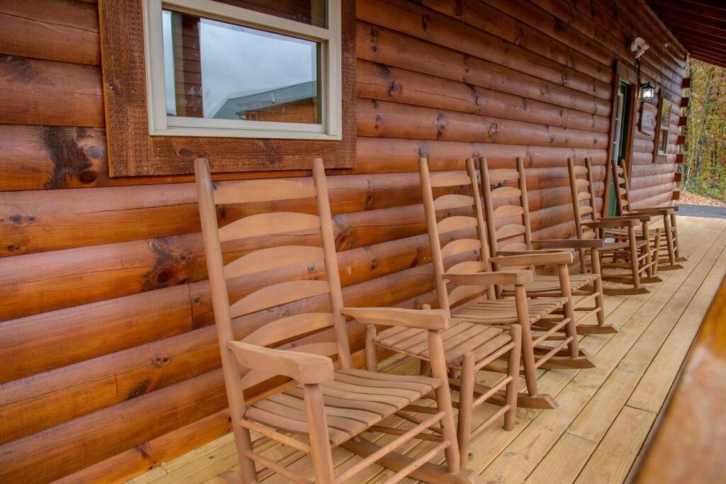 Spacious 2800 Sq Ft-Cozy Wood Cabin-New Build Pigeon Forge Exterior foto