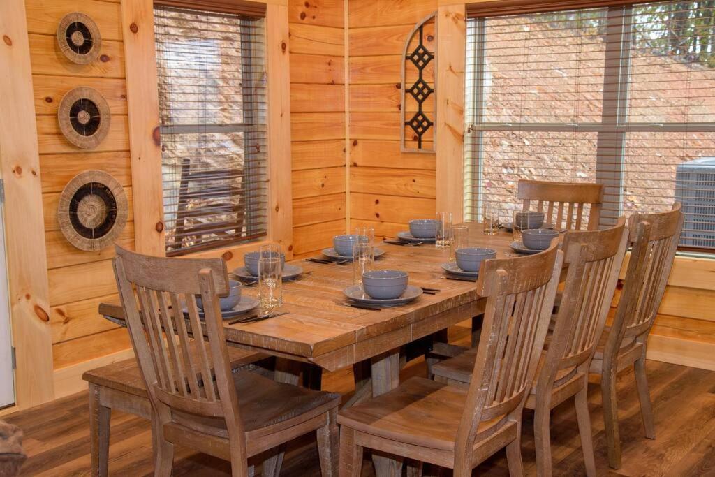 Spacious 2800 Sq Ft-Cozy Wood Cabin-New Build Pigeon Forge Exterior foto