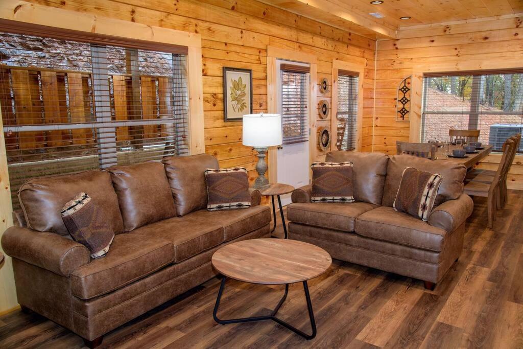 Spacious 2800 Sq Ft-Cozy Wood Cabin-New Build Pigeon Forge Exterior foto