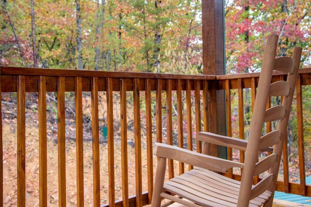 Spacious 2800 Sq Ft-Cozy Wood Cabin-New Build Pigeon Forge Exterior foto