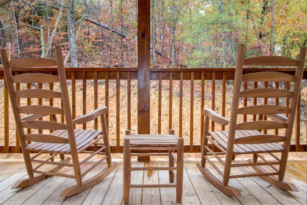 Spacious 2800 Sq Ft-Cozy Wood Cabin-New Build Pigeon Forge Exterior foto