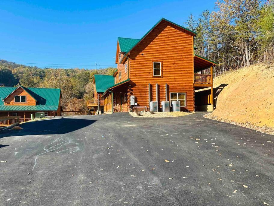 Spacious 2800 Sq Ft-Cozy Wood Cabin-New Build Pigeon Forge Exterior foto