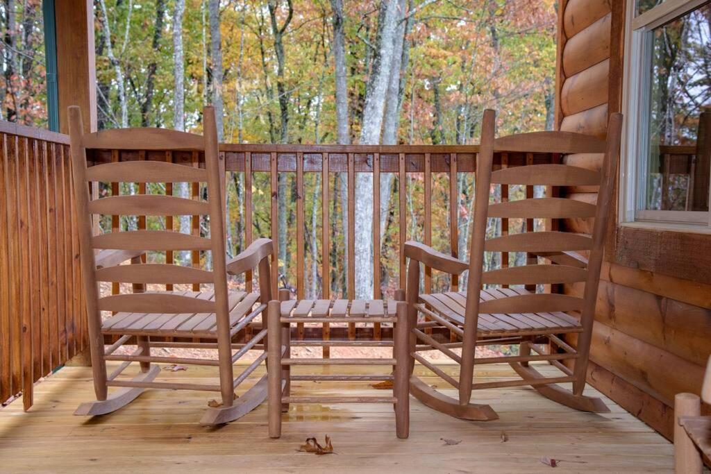 Spacious 2800 Sq Ft-Cozy Wood Cabin-New Build Pigeon Forge Exterior foto