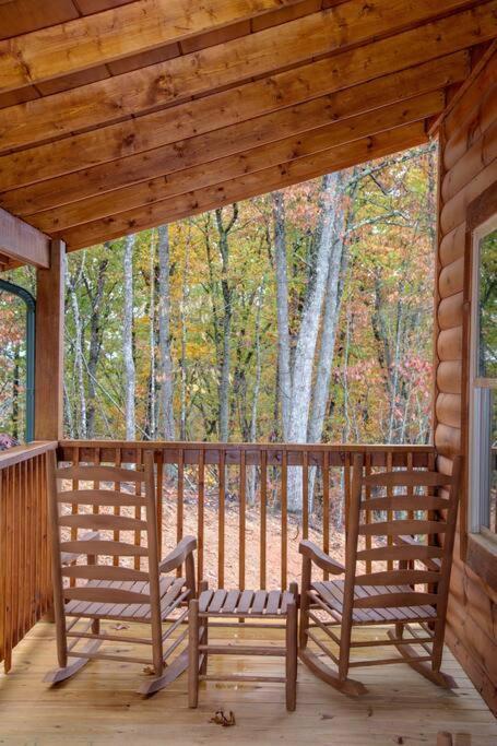 Spacious 2800 Sq Ft-Cozy Wood Cabin-New Build Pigeon Forge Exterior foto